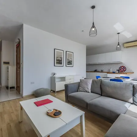 Cosy 2Br Sunlit Penthouse With Large Front Terrace - Close To St Julian'S, Sliema, & Valletta Msida Exterior photo