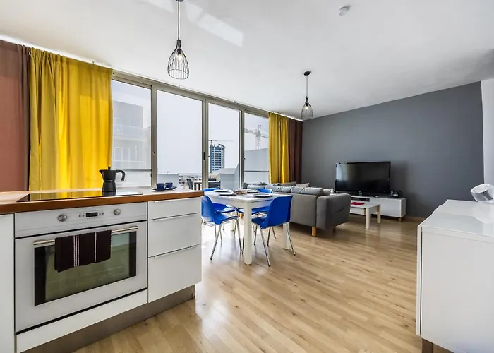 Cosy 2Br Sunlit Penthouse With Large Front Terrace - Close To St Julian\'S, Sliema, & Valletta