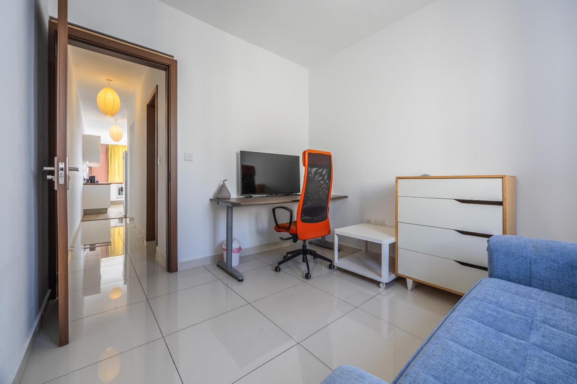 Cosy 2br Sunlit Penthouse With Large Front Terrace - Close To St Julian's, Sliema, & Valletta Apartment *