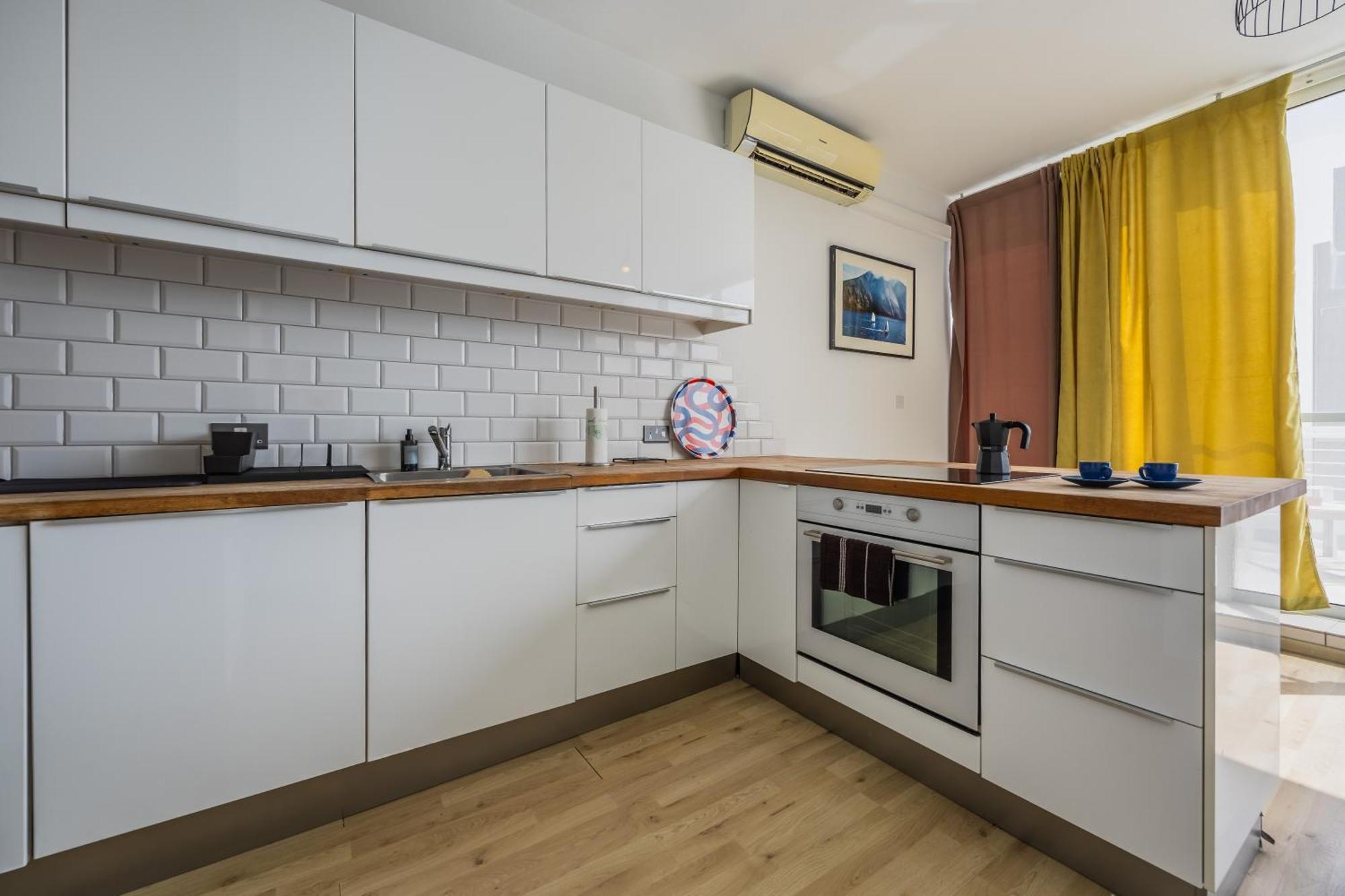 Cosy 2br Sunlit Penthouse With Large Front Terrace - Close To St Julian's, Sliema, & Valletta
