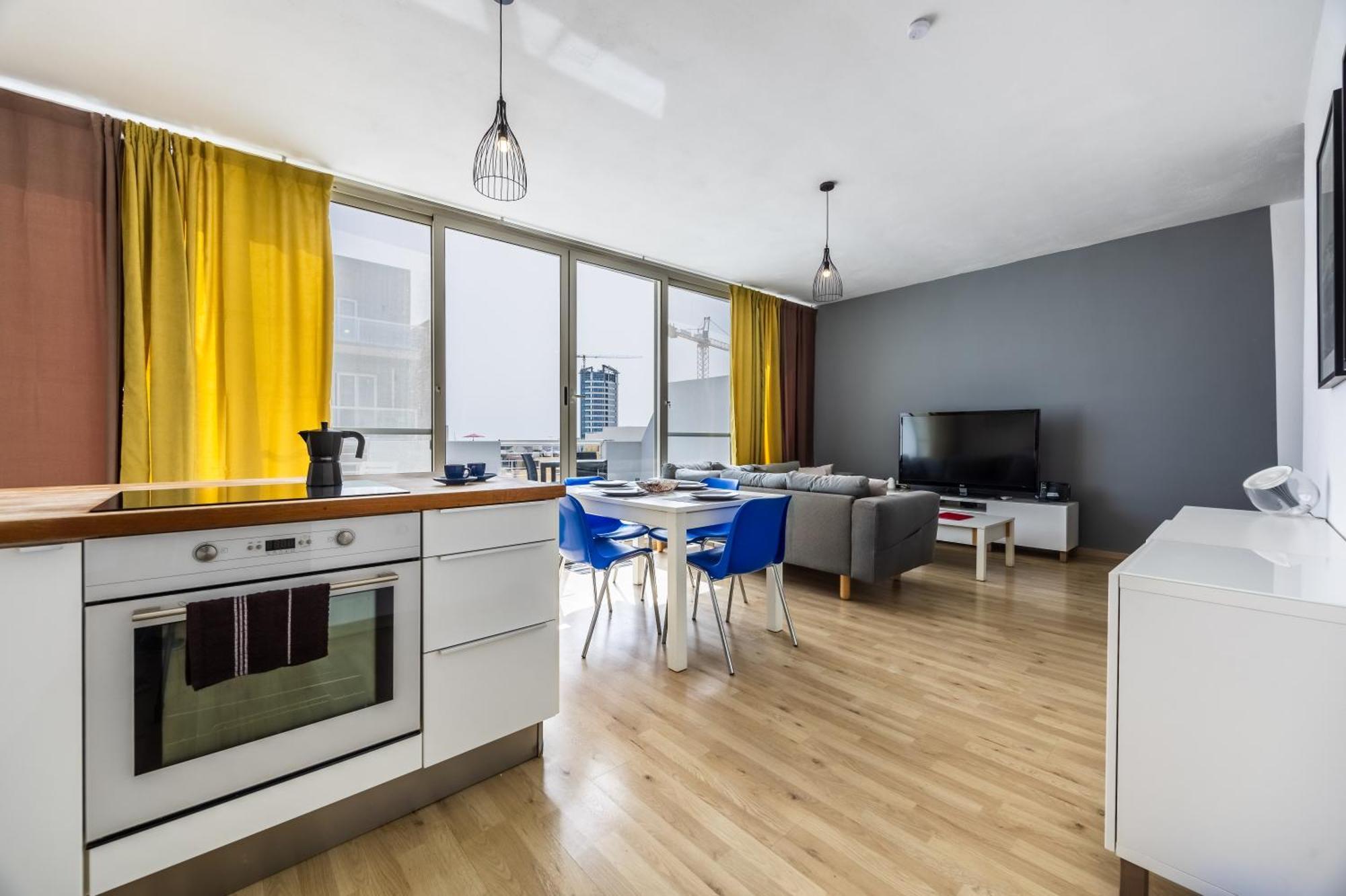Cosy 2br Sunlit Penthouse With Large Front Terrace - Close To St Julian's, Sliema, & Valletta Apartment